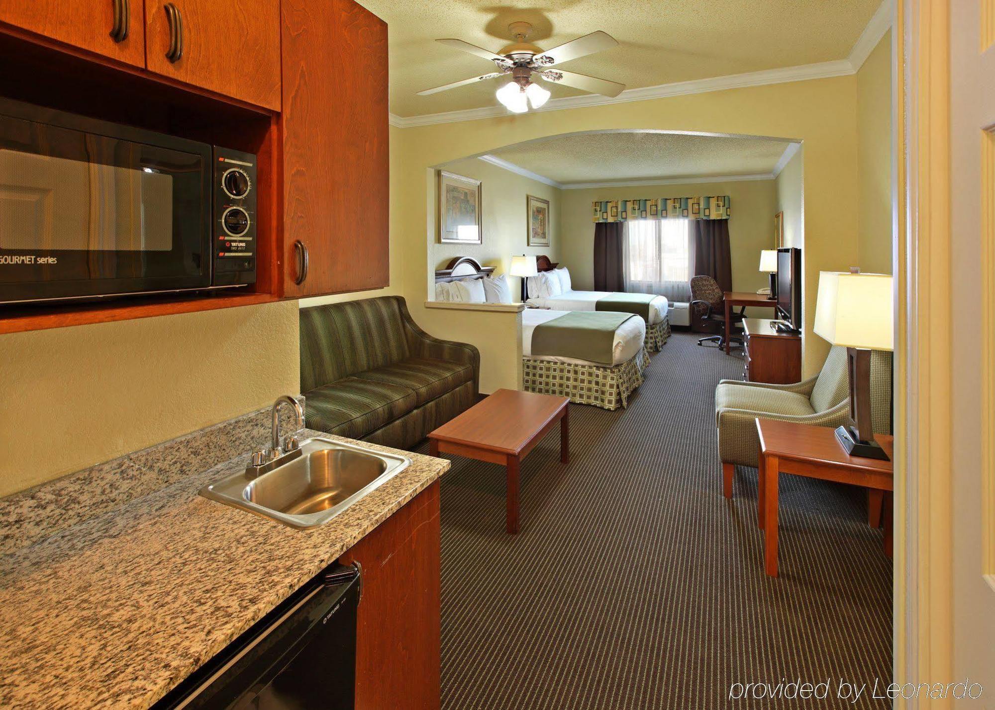 Holiday Inn Express Hotel & Suites Greenville By Ihg Esterno foto