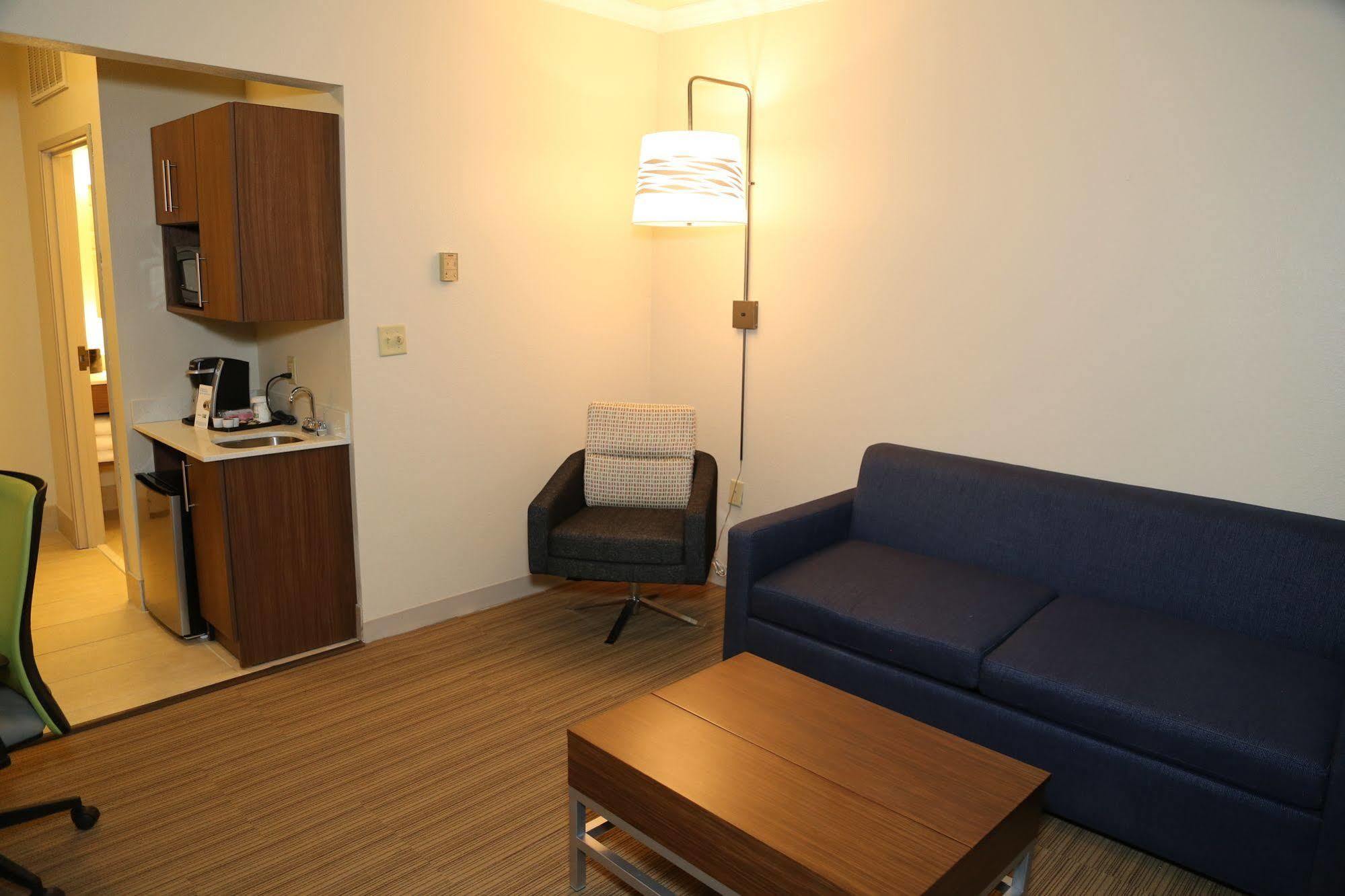 Holiday Inn Express Hotel & Suites Greenville By Ihg Esterno foto